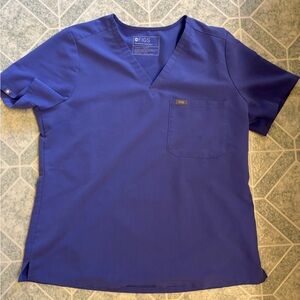 Figs scrub top